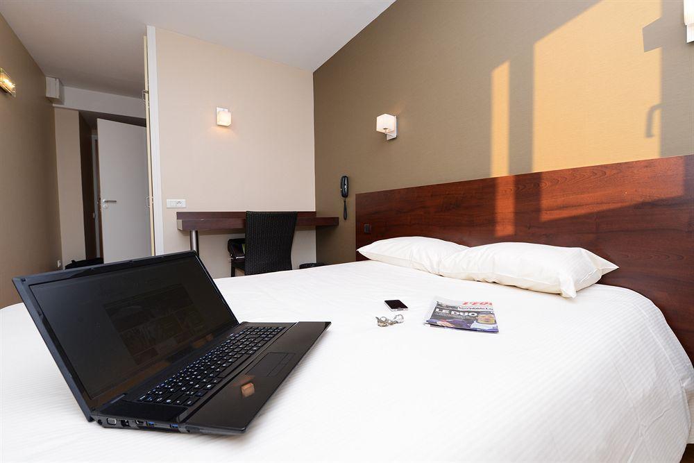 วาลพร์ ลียง Hotel เอกุลลีย์ ภายนอก รูปภาพ
