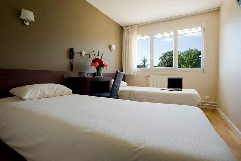วาลพร์ ลียง Hotel เอกุลลีย์ ภายนอก รูปภาพ
